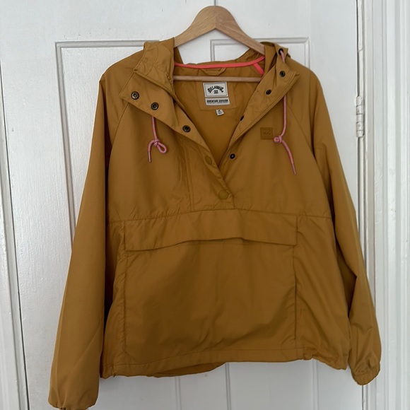 Billabong Jackets & Blazers - Billabong Packable Wind Breaker